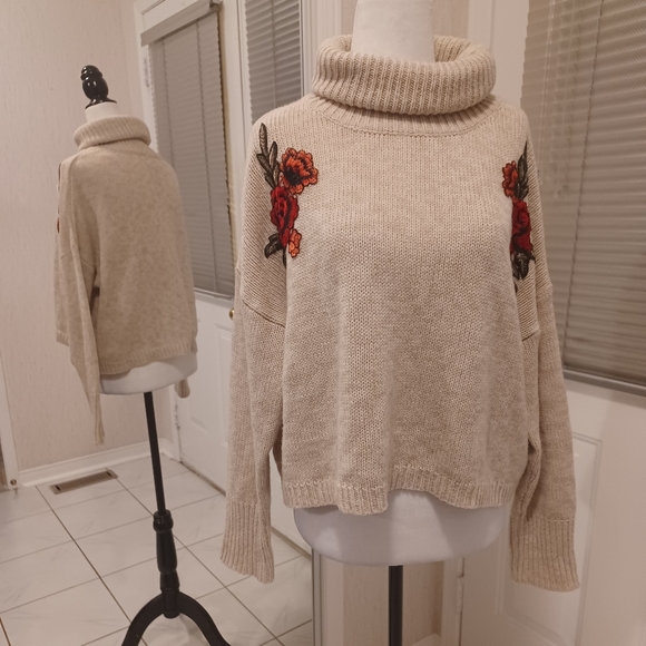 4/$40 Cream Knit Turtleneck Sweater - Size Medium - Picture 1 of 6